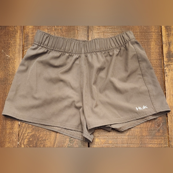 Women's Huk Performance Shorts. Gray. NWOT. Size S. - Picture 1 of 4